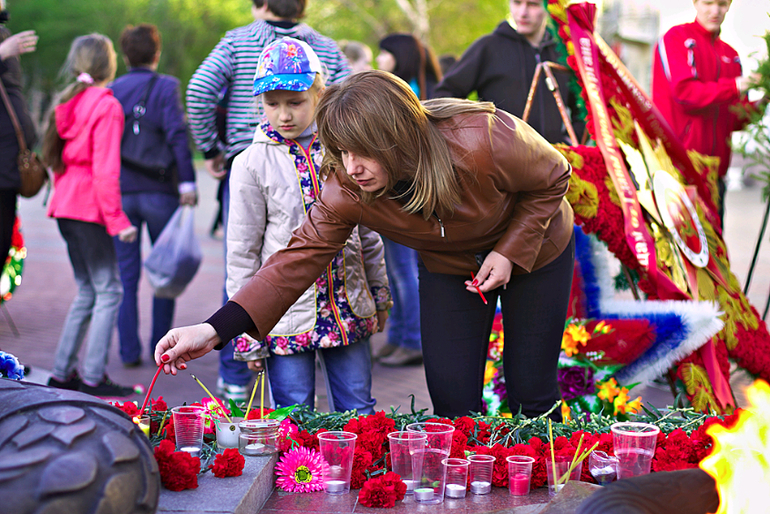 Сегодня у вечного огня...