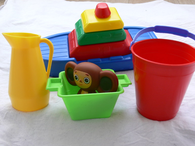 Люблю отечественные игрушки - недорого, прочно, ярко и безопасно)))