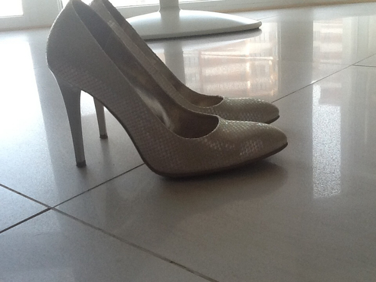 Бежевые туфли Mario Pini 36 размер