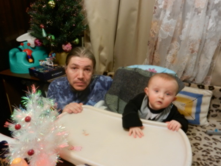 Новогодняя ночь)))Встречали втроём)))Пытались сидеть за столом тоже  втроем...