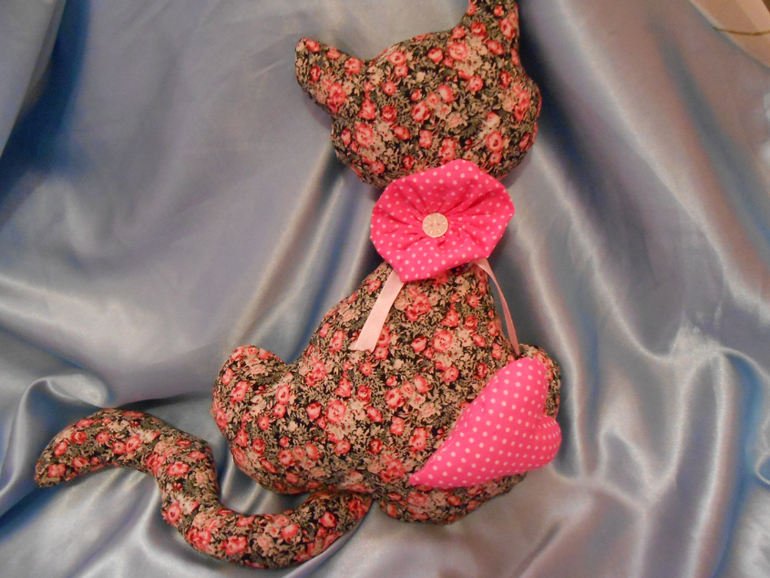 Интерьерные кошечки из ткани)