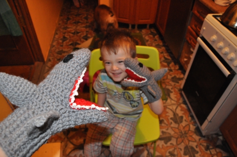 варежки акулы