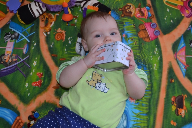 а мы научились показывать язык)))