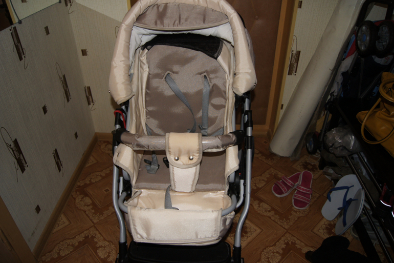 Продаю коляску 2в 1 Krasnal Coral 4500