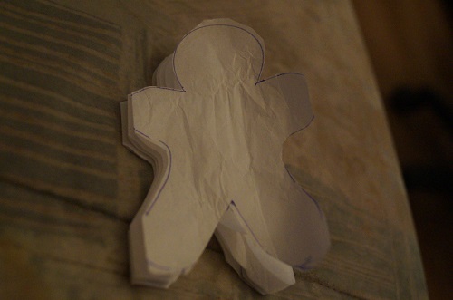 5 мая. Вырезать бумажных человечков