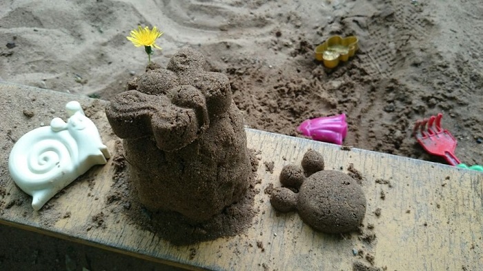 18 мая. Построить замок из песка