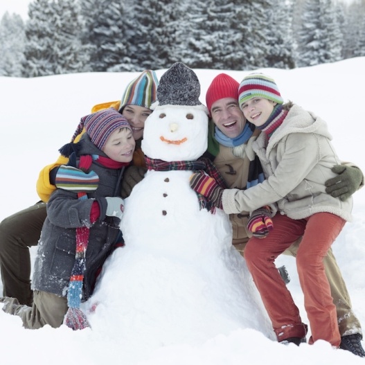 10 вещей, которые непременно нужно сделать в зимние каникулы с детьми