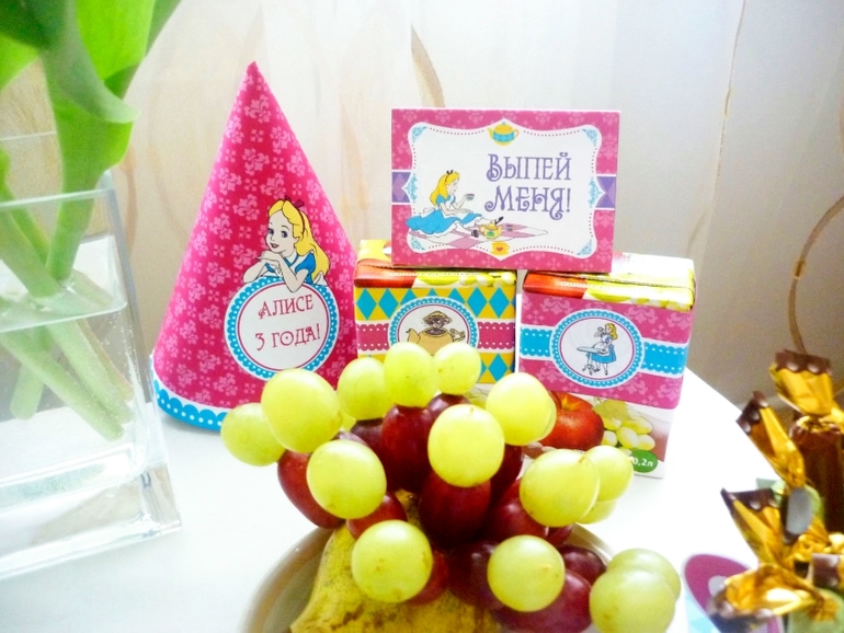 Оформление дня рождения "Алиса в стране чудес"