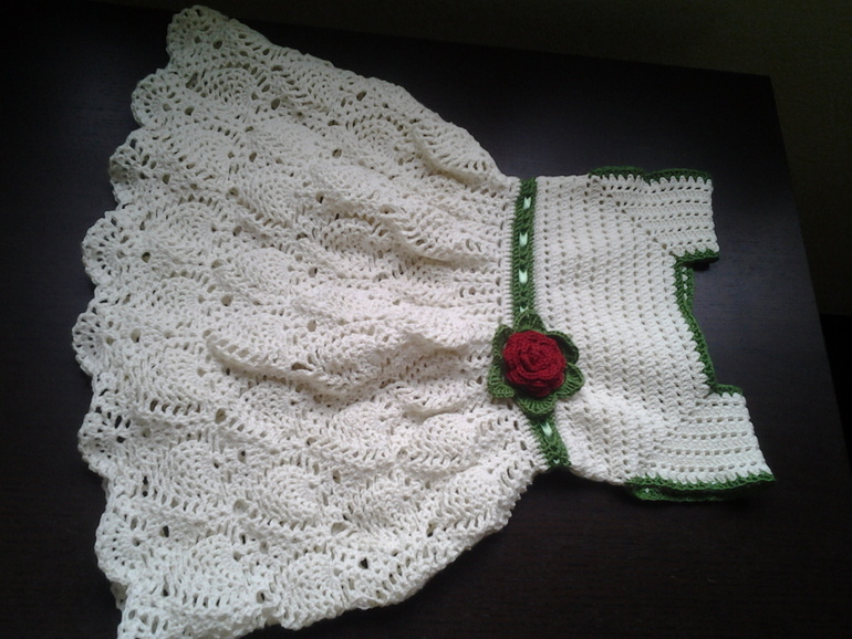 Первое платье крючком