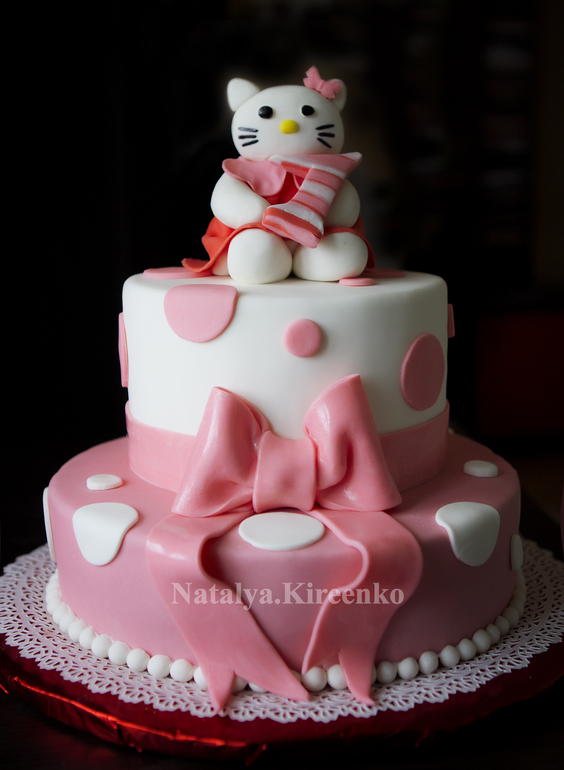 Снова розовый на годовасие :)