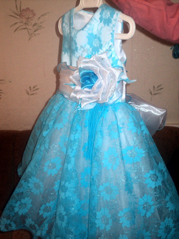 Продаю два платья, очень красивые!