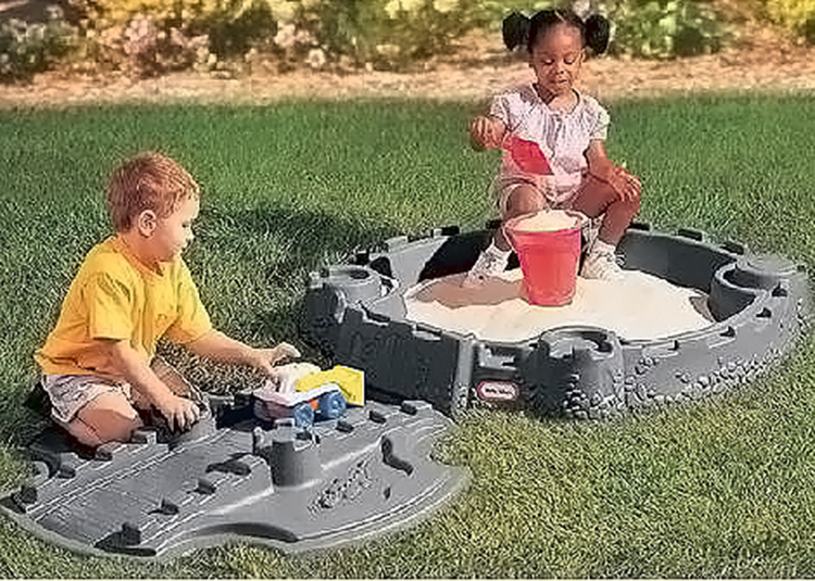 Выбрала для Кирюшки на дачу развлекуху!)