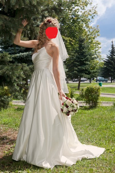 Свадебное платье 9000 р