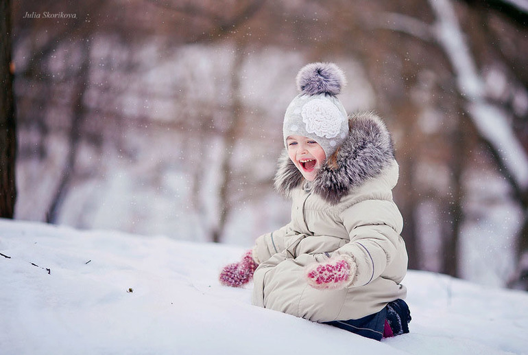 Катюша и Эвелина. ( это был последний день зимы со снегом.)