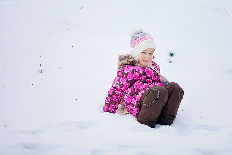 Катюша и Эвелина. ( это был последний день зимы со снегом.)