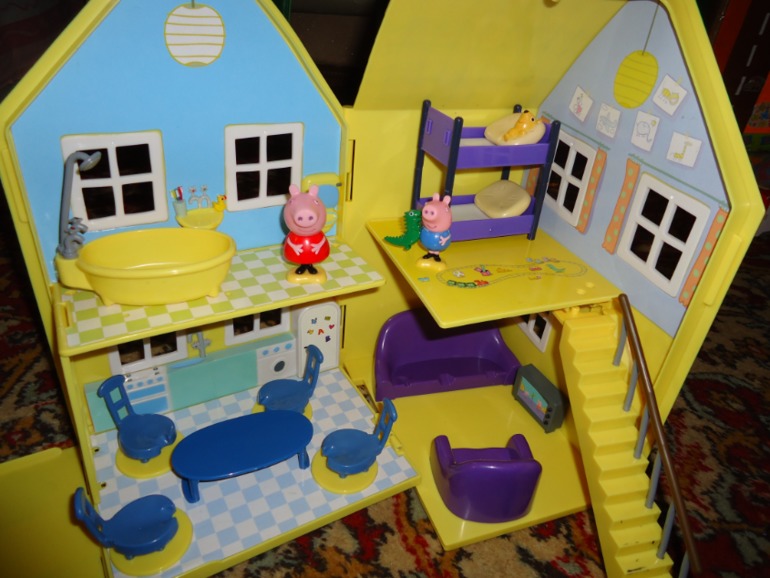 Игорек и игрушки