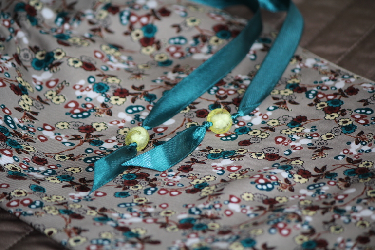 Мой "долгострой" доделан и пристроен )) Мешочек для белья!