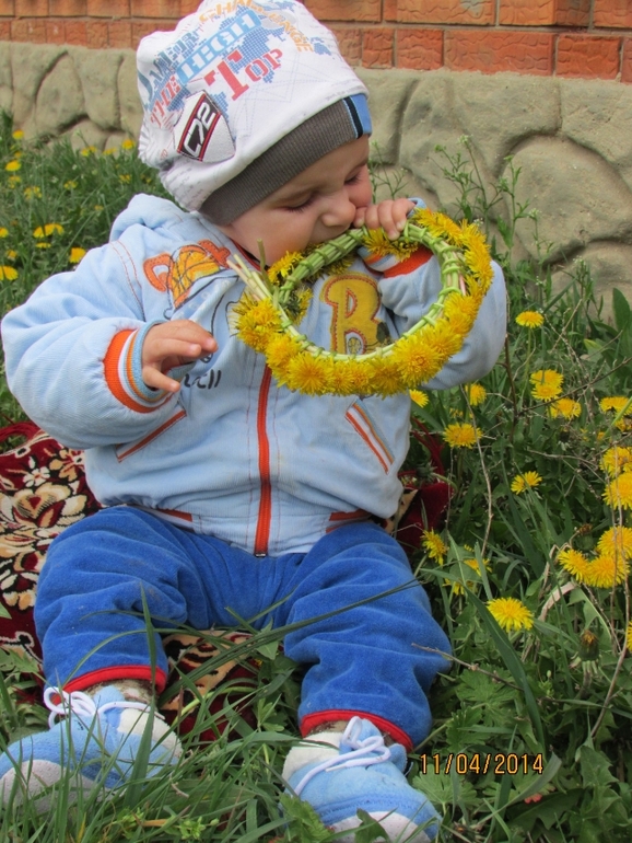 Весна как она есть...или день Одуванчиков...Мишаня 8 месяцев