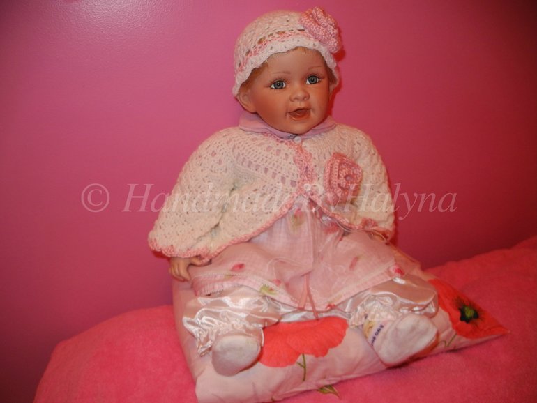 Кофточка и шапочка с розочкой