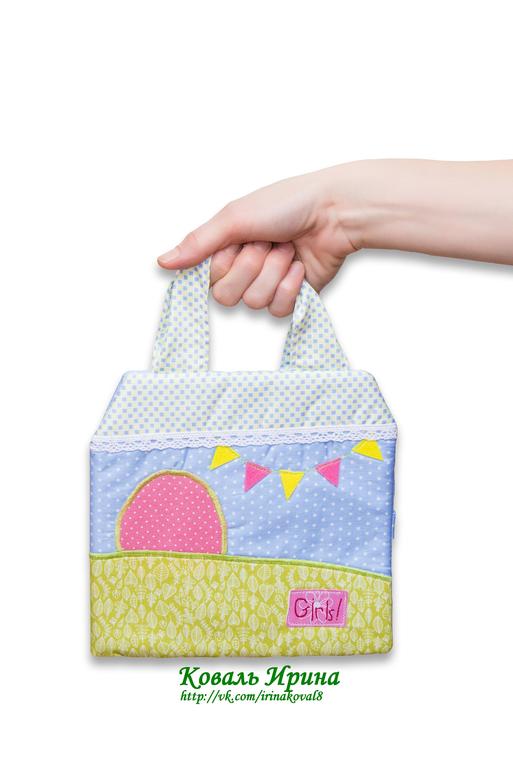 Куколка в домике-сумочке)