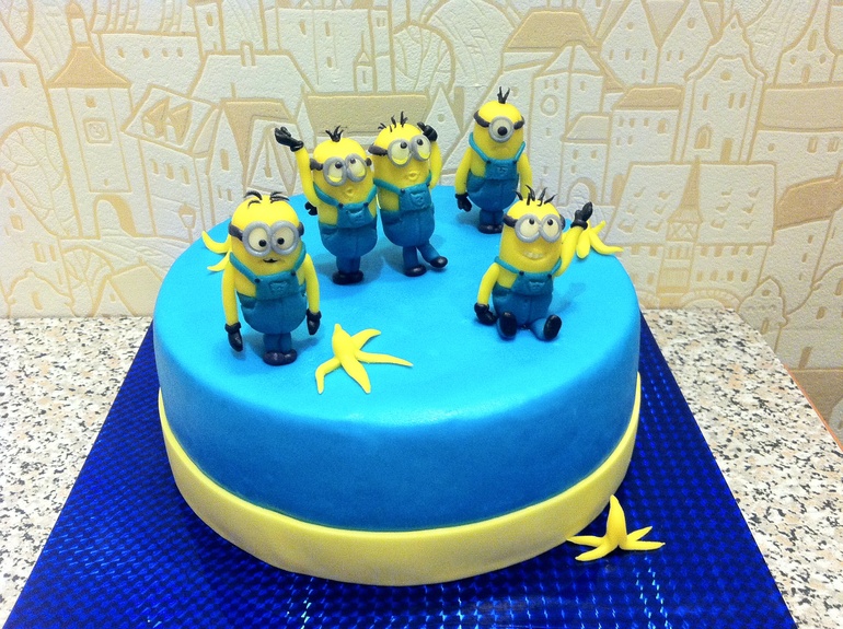 Торт с миньонами