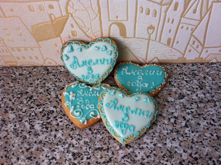 Печенья и кейкпопсы в бирюзовых тонах