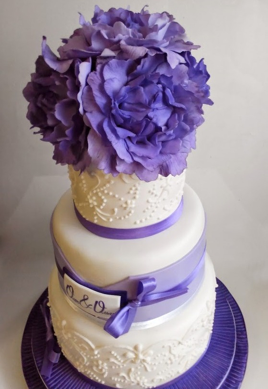 торт свадебный с пионами