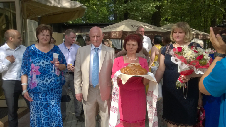 Сестренка вышла замуж...