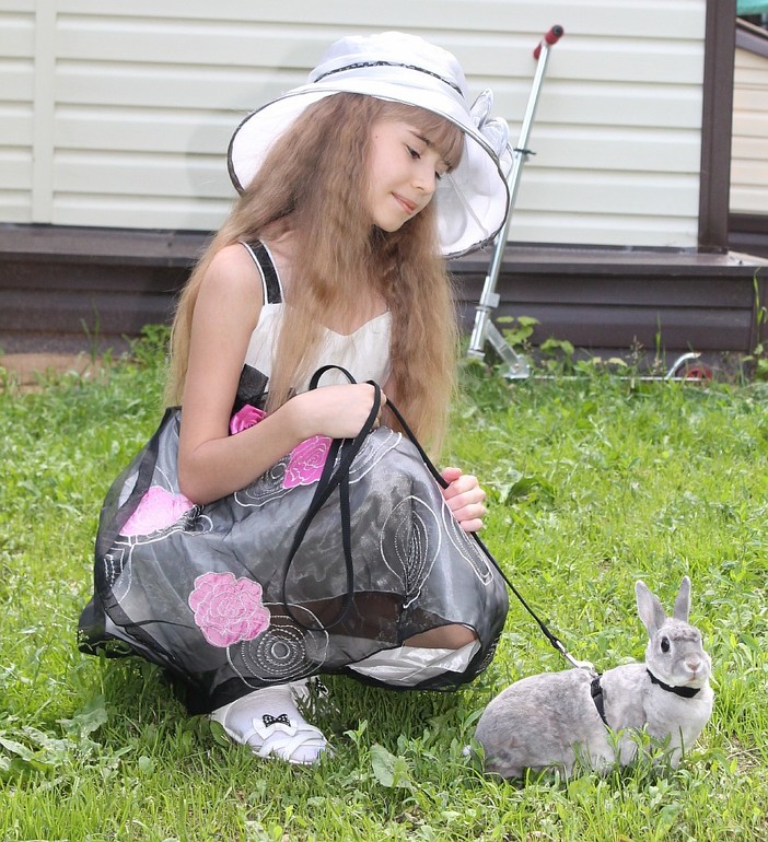 Дочурка и крольчиха Мышка))