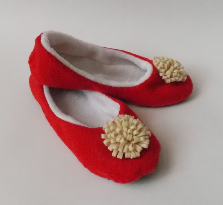 Пошились новые тапочки-балетки)