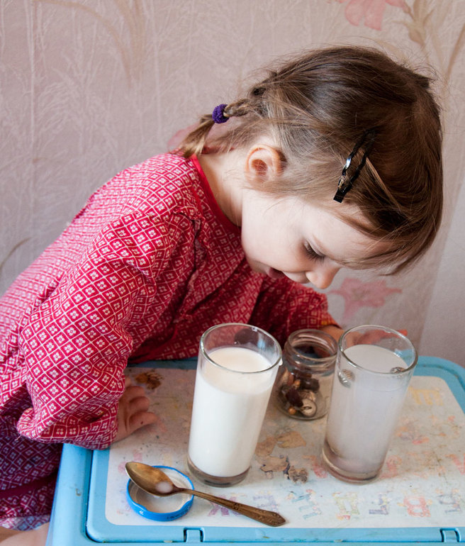 Экспериментальные четверги: дождик, исчезающие вещи, поем с бутылками