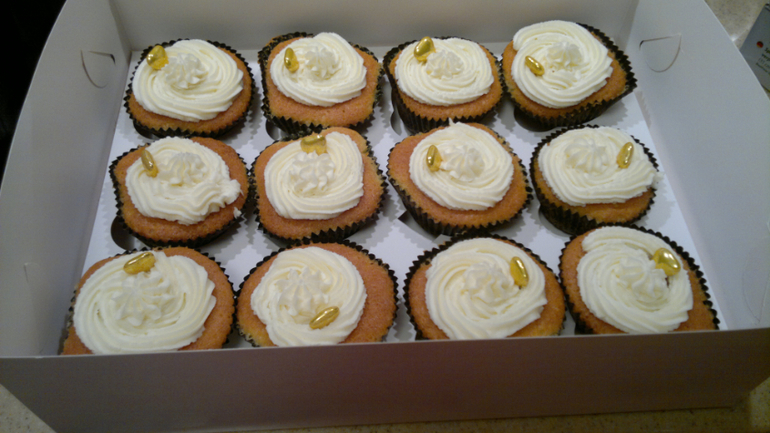 Капкейки!  немного их раздуло((((  Посоветуйте как с ними сладить)))) Всем спасибо!!!