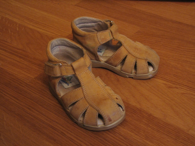 Отдам сандалики