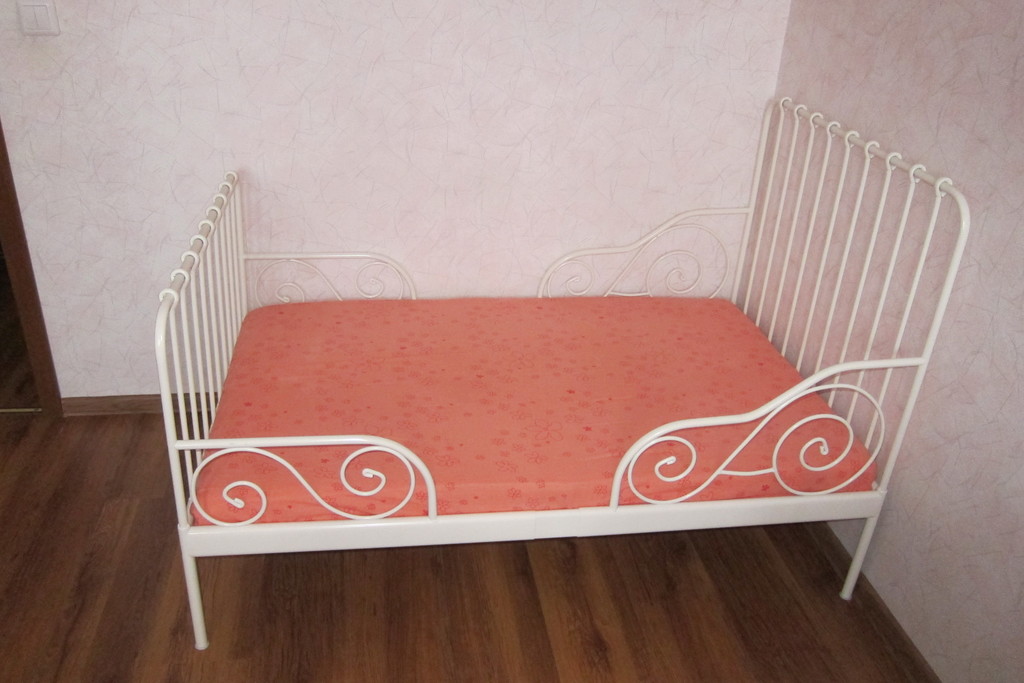 Кровать икеа детская раздвижная розовая