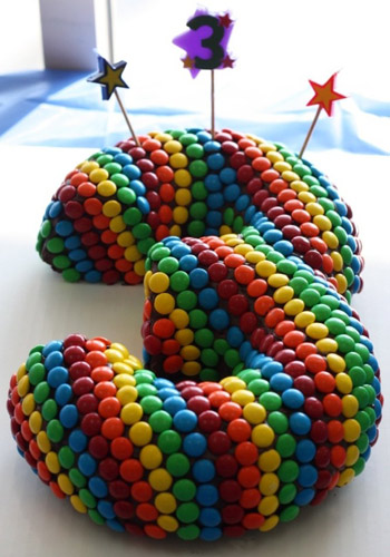 чем покрыт тортик ?