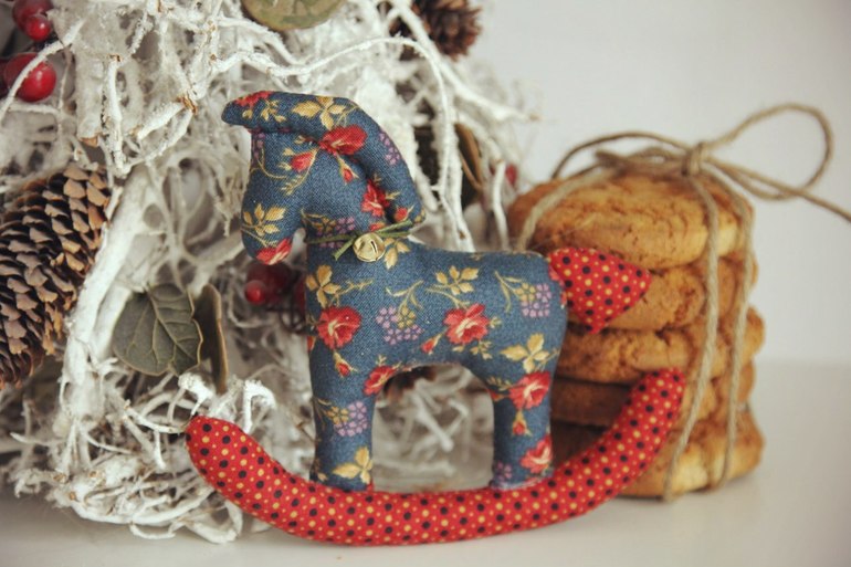 Новогодние лошадки.