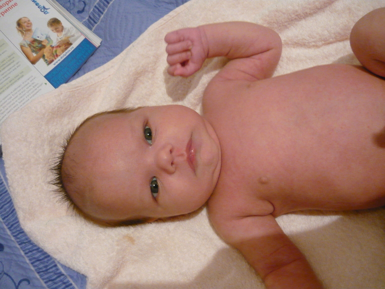 Наша жизнь в 2,5 месяца. Режим дня и успехи Мишутки.