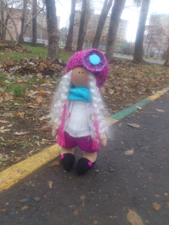 А вот и еще одна малышечка вышла погулять!! Алиса!