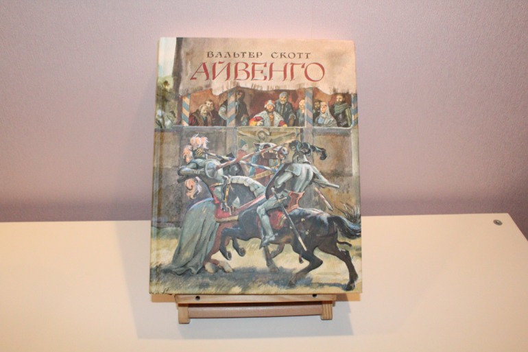 Декабрь- время покупать подарки.