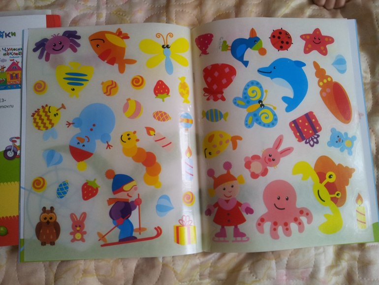 Купила на днях для мелкой пару книжек. Она писщит от удовольствия!!!