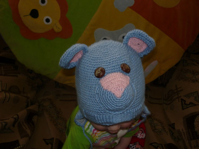 Вязала и такие шапки.