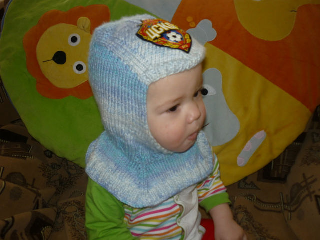 Вязала и такие шапки.