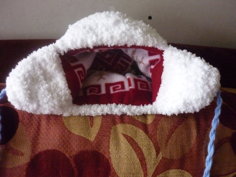 теплая шапка-ушанка.