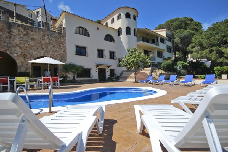Вилла-замок на 18 человек на побережье Коста Брава, в LLORET DE MAR.