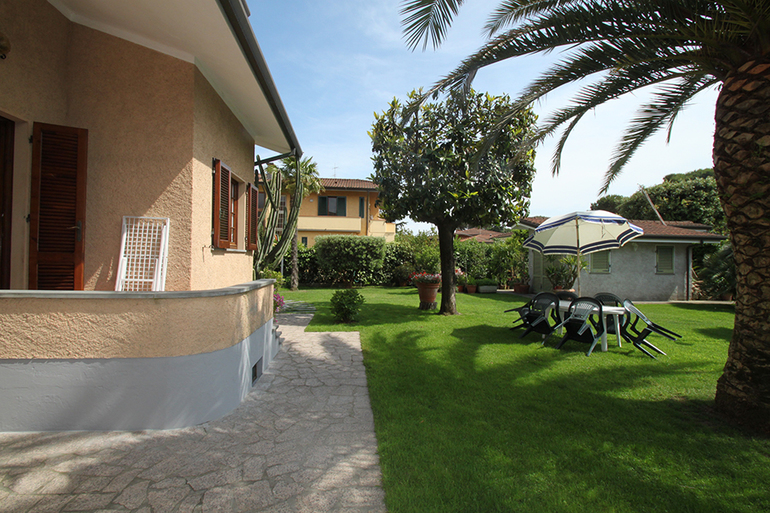 Вилла в Марина ди Пьетрасанта.