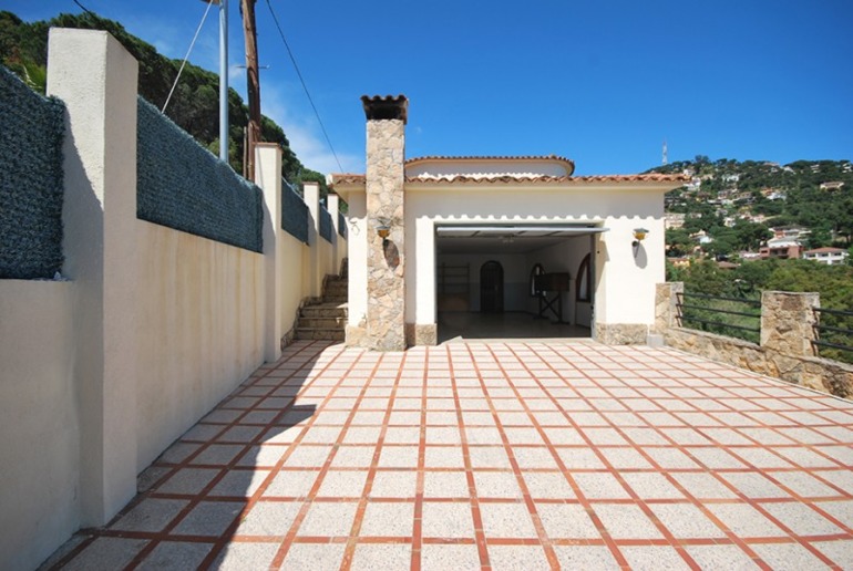 Вилла-замок на 18 человек на побережье Коста Брава, в LLORET DE MAR.