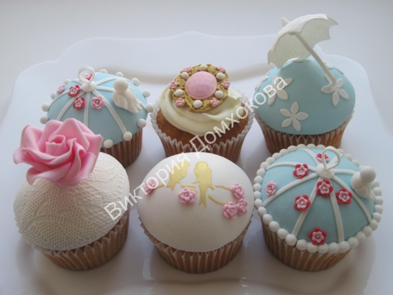 Капкейки с птичьими клетками и зонтиком, золотые с винтажным кружевом и "для влюбленных")))