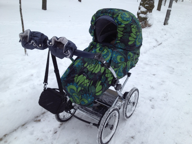Примеряла модный дождевик-снеговик на Graco Evo и Knorr baby Classic