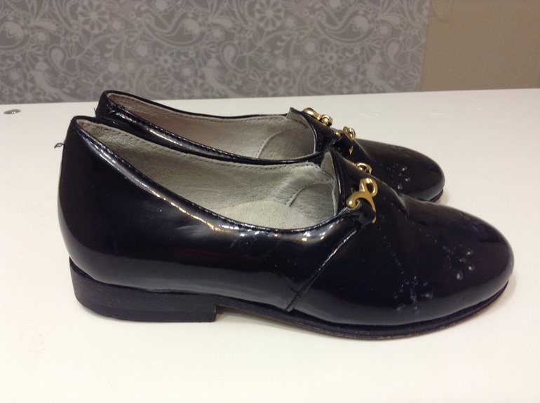 Продаю кожаные туфли, привезенные из Италии. Размер 21, б/у. Подошва кожа!