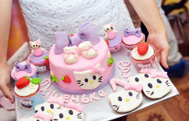 Наше годовасие в стиле Китти )))